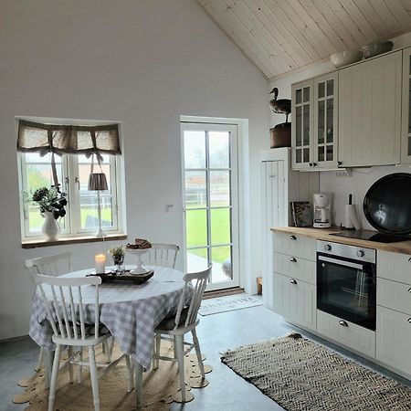 Mysigt Hus I Liten By Naera Havet Ystad Zewnętrze zdjęcie